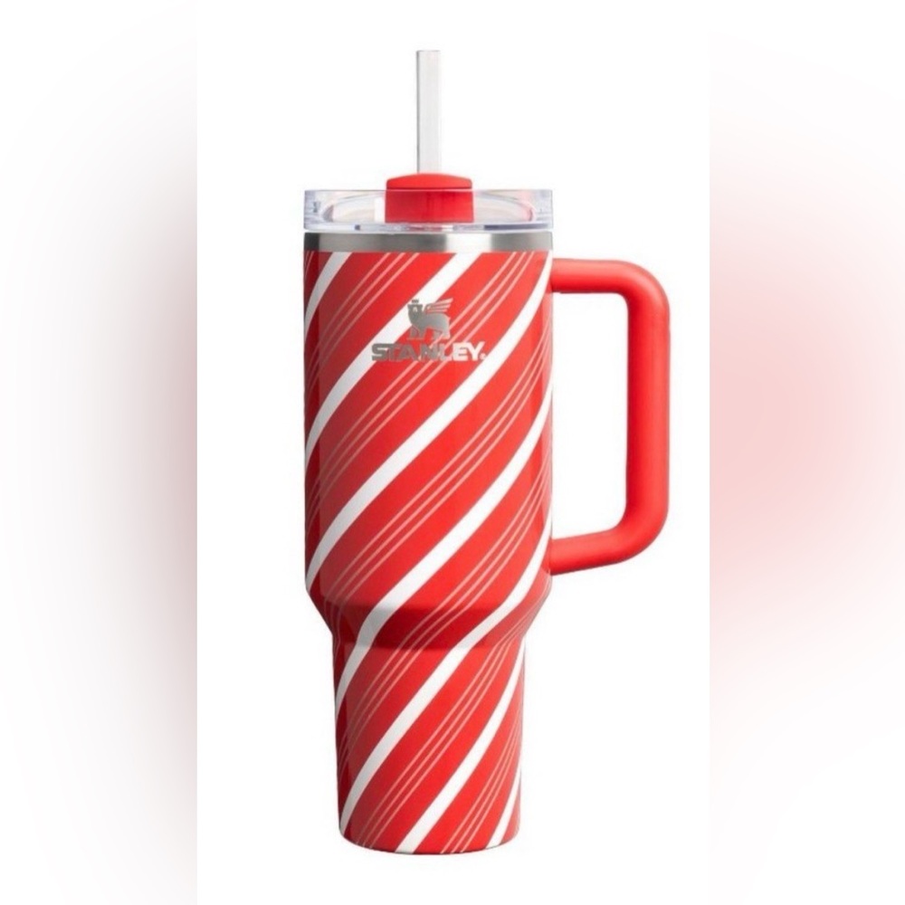 Stanley 30 oz Stainless Steel
H2.0 FlowState Quencher Tumbler Candy Cane Twist